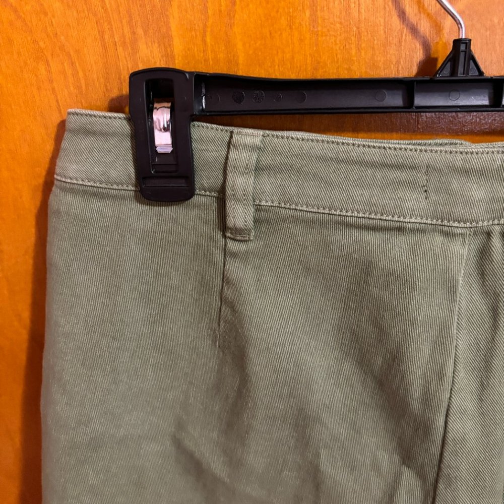 Venus‎ Green Snap Button Shorts Size 8 - Picture 9 of 14